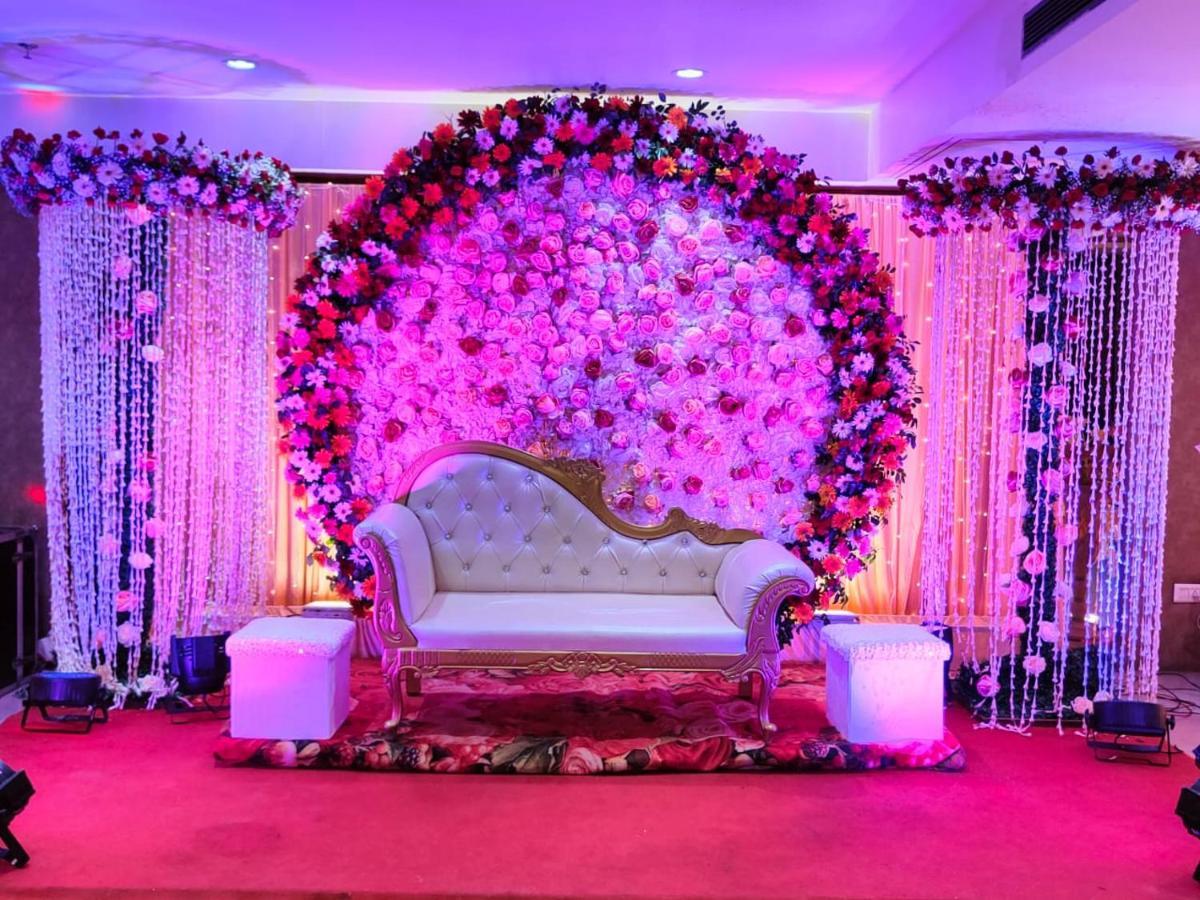 Hotel Pradeep Palace 戈勒克布尔 外观 照片