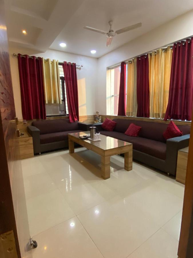 Hotel Pradeep Palace 戈勒克布尔 外观 照片