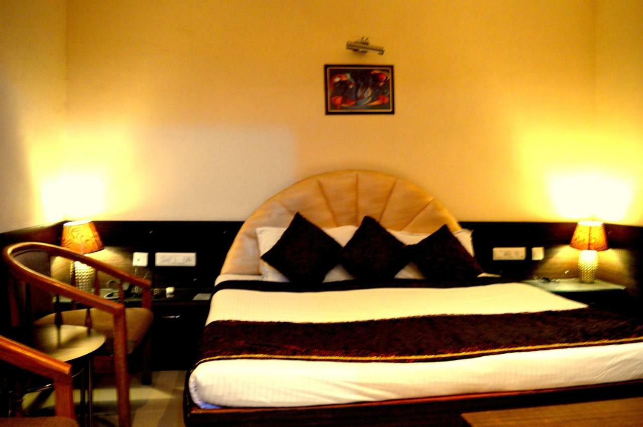Hotel Pradeep Palace 戈勒克布尔 客房 照片