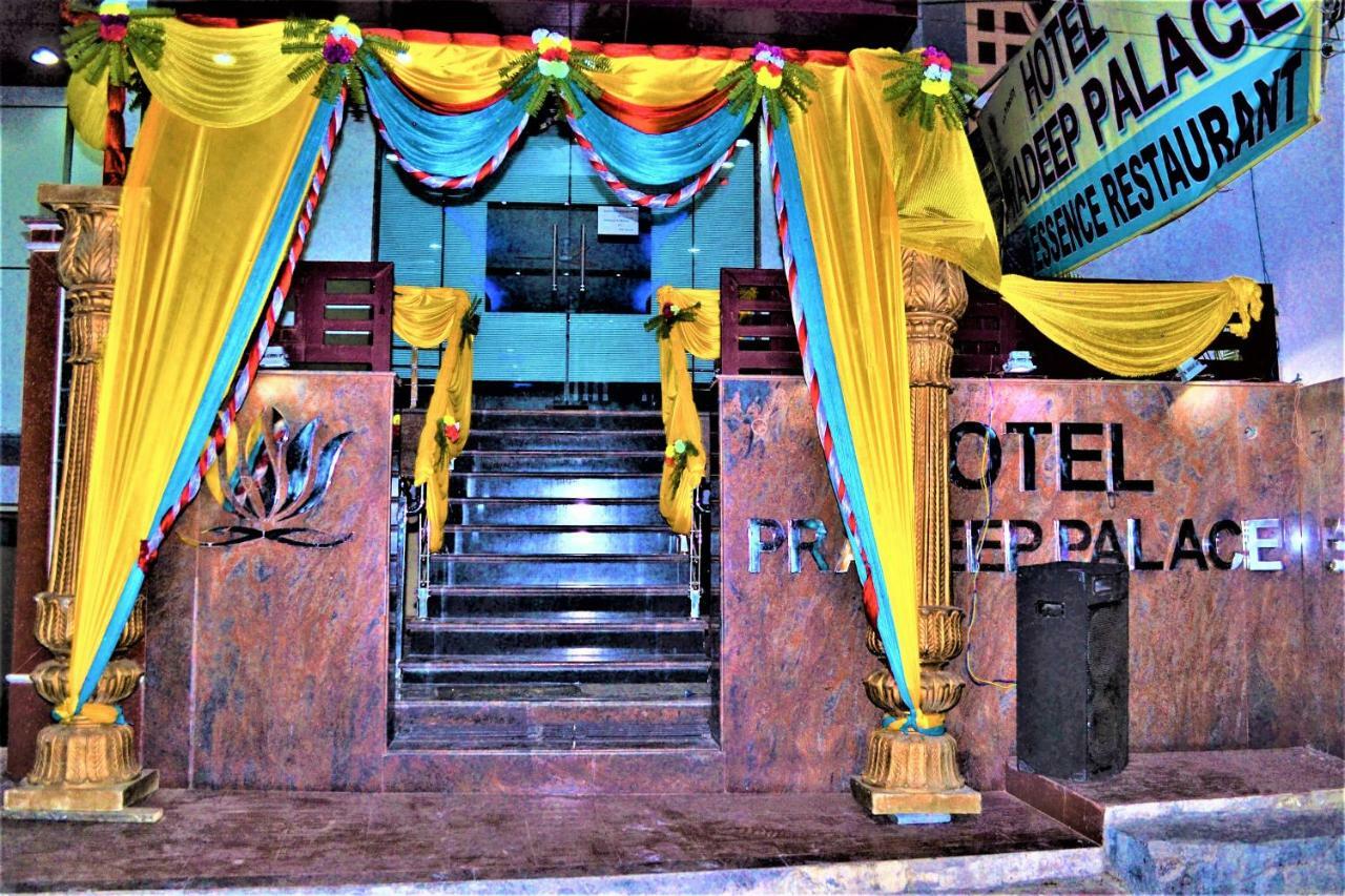 Hotel Pradeep Palace 戈勒克布尔 外观 照片